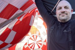 Die Hülle wird mit Luft gefüllt