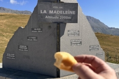 Madeleine essen auf dem Col de la Madeleine (2000m)