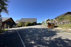 Kurzer Trinkhalt in Thoiry