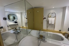 Badezimmer aka "Der Spiegelsaal"
