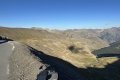 Im Hintergrund die langezogene Südrampe
