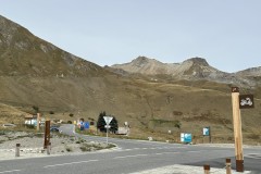 ... bereits vom Parkplatz am Col du Lautaret ausgeschildert